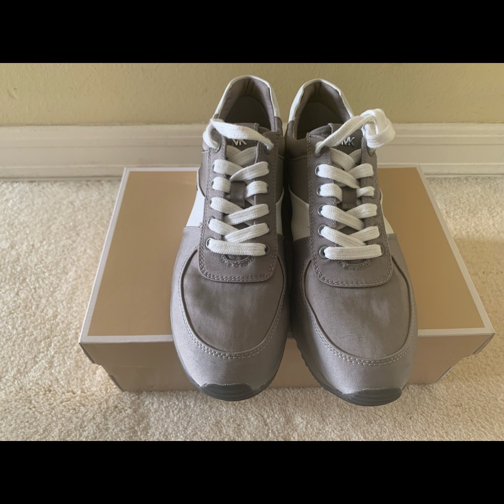 Michael Kors Sneakers. Size 9